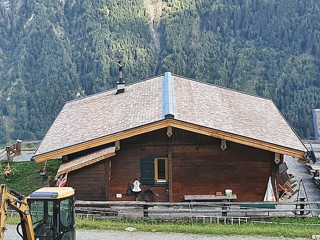 Feriendorf Ponyhof - Neues Dach für die Almhütte