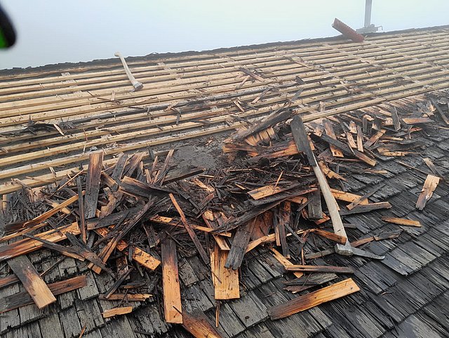 Feriendorf Ponyhof - Neues Dach für die Almhütte