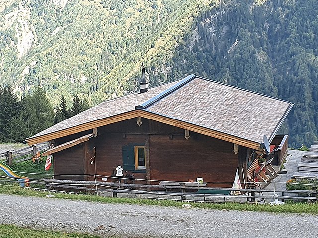 Feriendorf Ponyhof - Neues Dach für die Almhütte
